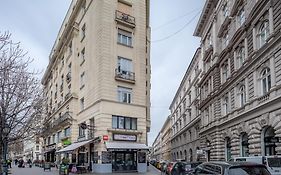 Excellent Location, Cozy Apartment